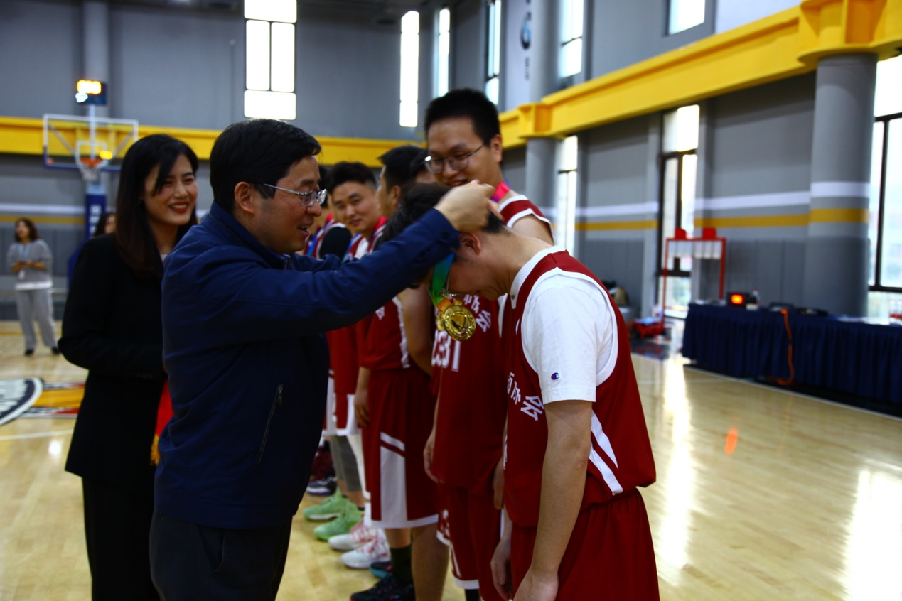 /uploads/image/2021/11/16/4578b04456d2263257a94557e68c8a44.png 冠军.png