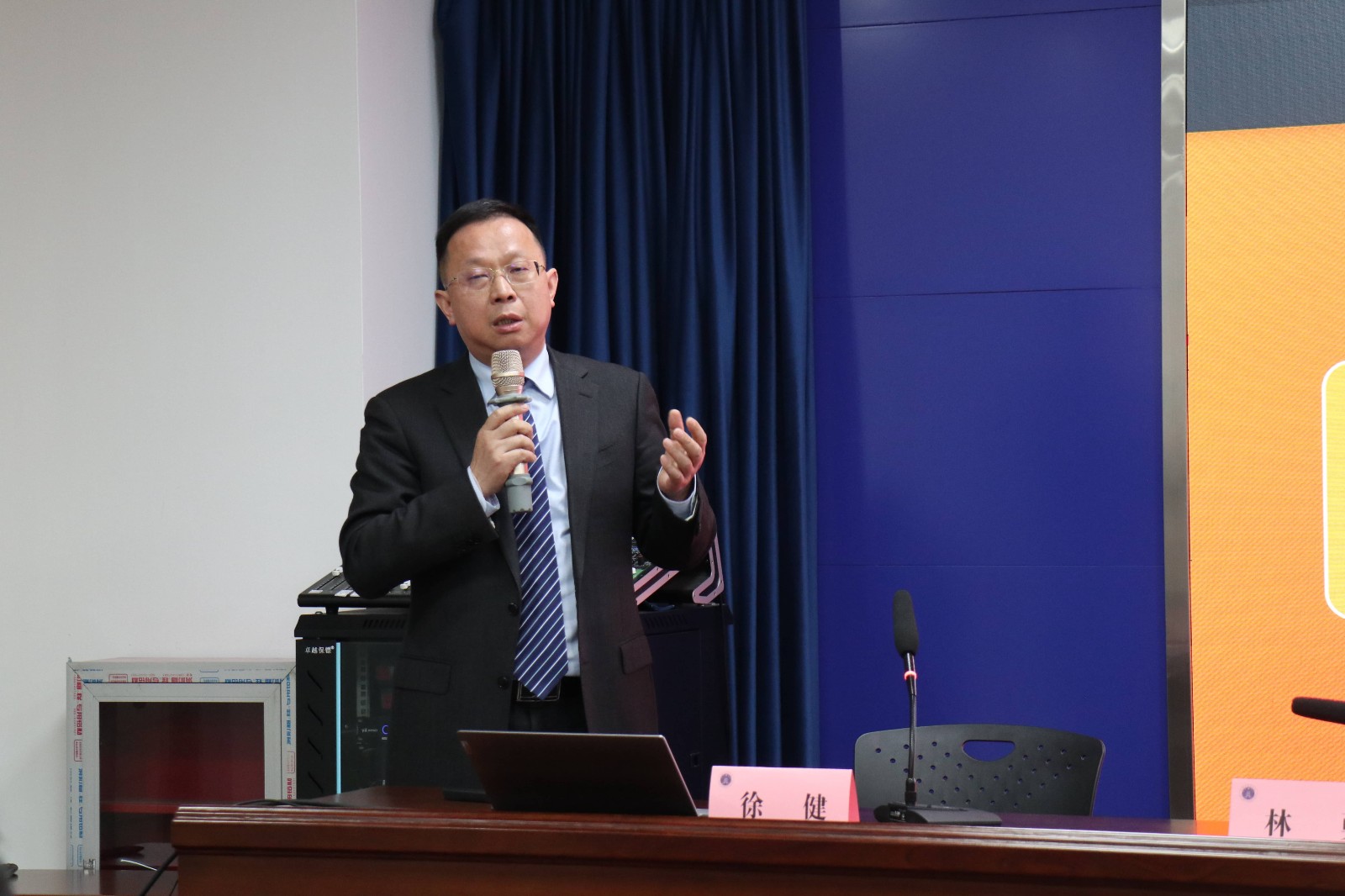 /uploads/image/2025/05/19/0a20beb8ed0e5e073508158c2504adc0.jpg 徐主任(1).jpg